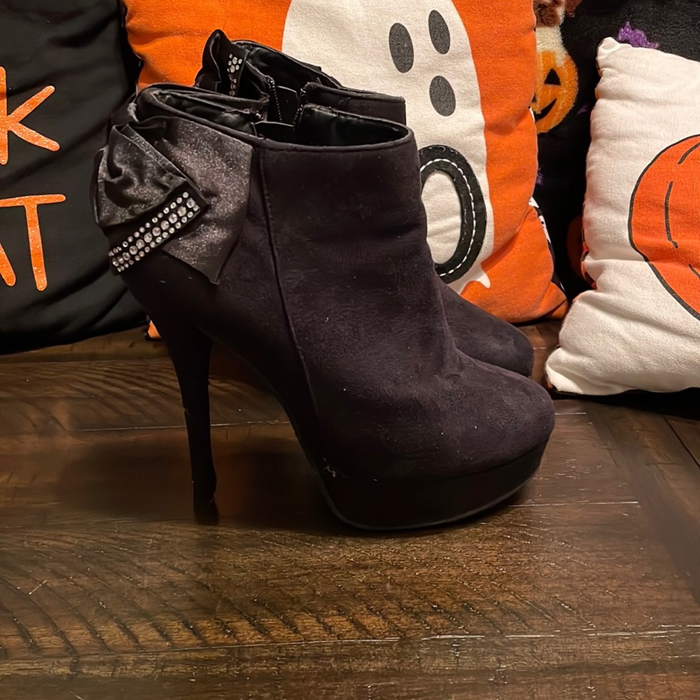 Black high heels size 7 1/2